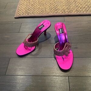 Size 8 fuchsia rhinestone Sandals heels